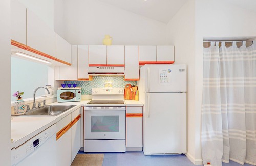 Brewster Apartment | Cozy Second-Floor Retreat with Kitchen and Ocean View