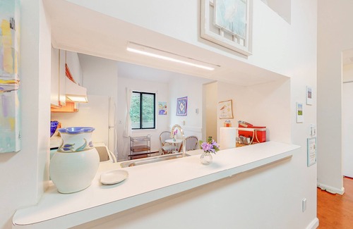Brewster Apartment | Cozy Second-Floor Retreat with Kitchen and Ocean View