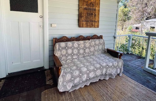 Kirup Cottage | Charming self contained rustic country cottage joined to main farmhouse.