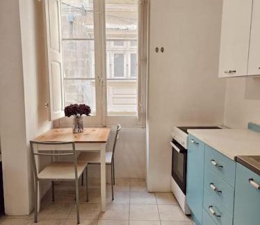 Senglea Apartment | Cozy Senglea Studio - Guest Rated 9.3/10 for Comfort