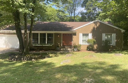 Plainwell House | Cozy Lake House Retreat: 9.6/10 Rated Near Kalamazoo