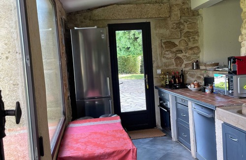 Rognes House | Charming sheepfold between Aix and Lubéron, 4 bedrooms, sleeps 11, swimming pool