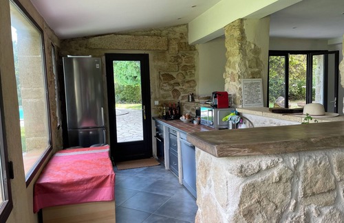 Rognes House | Charming sheepfold between Aix and Lubéron, 4 bedrooms, sleeps 11, swimming pool
