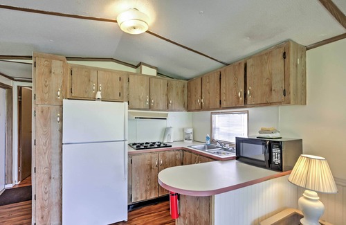 Silver Springs Cabin | Forest View Silver Springs Cabin with Spa and Breakfast