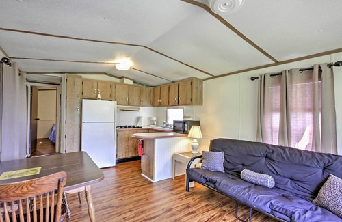 Silver Springs Cabin | Forest View Silver Springs Cabin with Spa and Breakfast