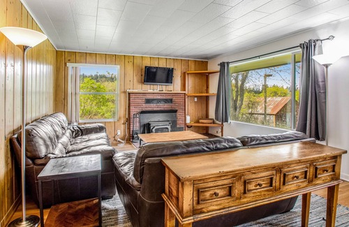 Oak Harbor House | Charming, single-level cottage with a wood fireplace, WiFi, kitchen, & patio