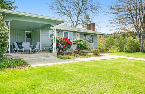 Oak Harbor House | Charming, single-level cottage with a wood fireplace, WiFi, kitchen, & patio