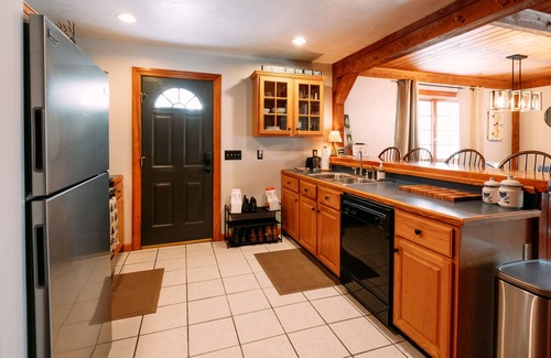 Newark Ski Chalet | Cozy Ski Chalet in Vermont's Northeast Kingdom - 10/10 Rated!