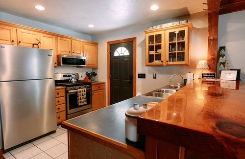 Newark Ski Chalet | Cozy Ski Chalet in Vermont's Northeast Kingdom - 10/10 Rated!