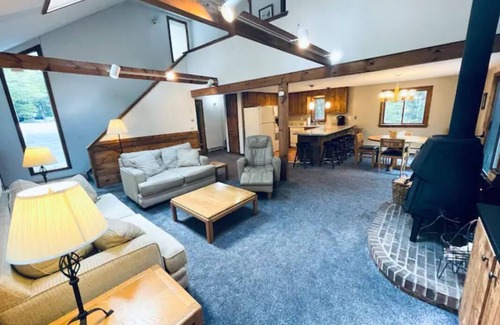 Intervale House | Guest Rated 10/10: Skyline House in N. Conway, Attitash