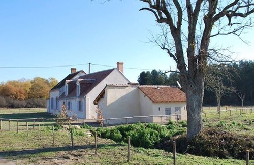 Jouy-le-Potier Cottage | Comfortable Gite Jouy-le-Potier with Family-Friendly Amenities