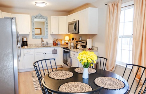 North Charleston House | Dog-Friendly Southern Cottage with Top Guest Rating of 9.4