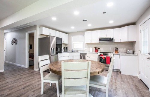 Damascus House | Spacious 4-Bedroom Home with Pool & Pet-Friendly Amenities