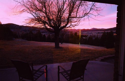Whitehall House | Contemporary Mountain Retreat - Pet & Child Friendly Stay