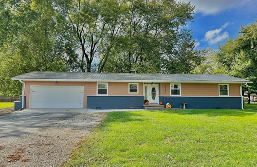 Shelbyville House | Unforgettable Getaway with Pool and Kitchen Amenities