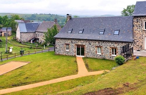 Veze Cottage | Charming Spacious House in Peaceful Auvergne with Garden, BBQ, WiFi, and Fireplace