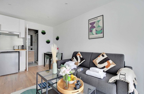 Le Kremlin-Bicetre Apartment | Charming studio - 2P - Kremlin-Bicêtre