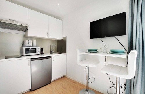 Le Kremlin-Bicetre Apartment | Charming Studio - 2P- Le Kremlin-Bicêtre