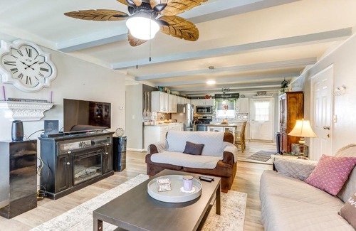 St. James House | Pet-Friendly St James Home Steps from Maramec Spring Park
