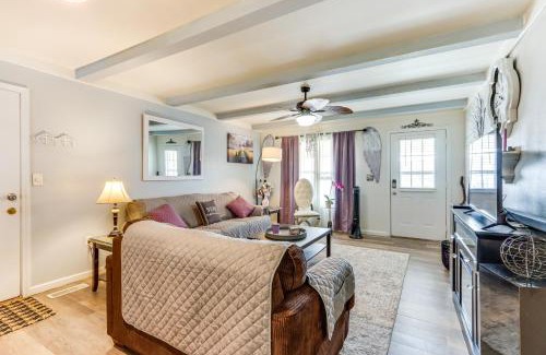 St. James House | Pet-Friendly St James Home Steps from Maramec Spring Park