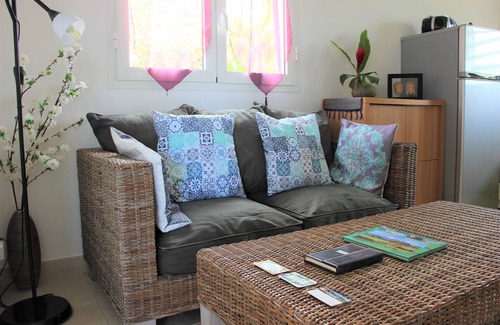 Petite-Ile Cottage | Oceanfront Retreat with Pool & Garden, Perfect for Families