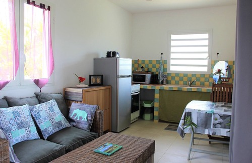 Petite-Ile Cottage | Oceanfront Retreat with Pool & Garden, Perfect for Families