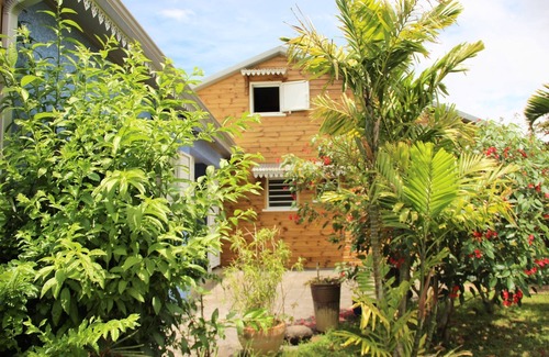 Petite-Ile Cottage | Oceanfront Retreat with Pool & Garden, Perfect for Families