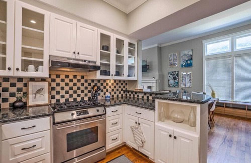 Uptown House | Inviting State Thomas Home for Big Groups & Family Fun