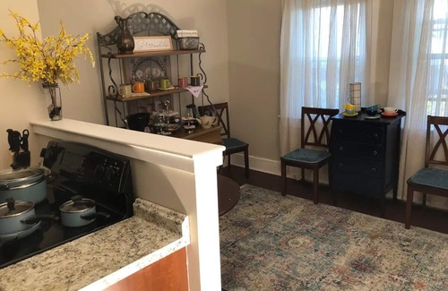 Dover Apartment | Downtown Dover Stay: Pet-Friendly with Free Wine Offer!