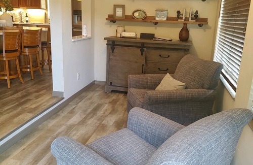 Homosassa House | Waterfront Stilt House: Pet Friendly & Family Amenities