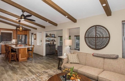 Homosassa House | Waterfront Stilt House: Pet Friendly & Family Amenities