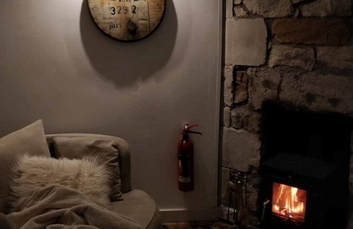 Lossiemouth House | Exquisite Stone Bungalow: Guest Rated 9.6 with Kitchen
