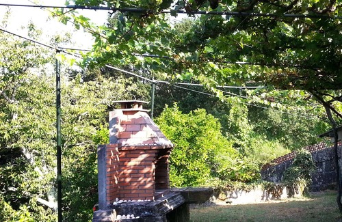 Soutomaior Cottage | Idyllic Stone Cottage on Scenic Country Estate by River