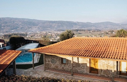 Ponte de Lima House | Pet-Friendly Retreat with Pool and Spa Amenities
