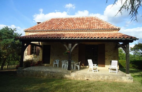 Monplaisant Cottage | Gite Monplaisant: Pet-Friendly Retreat with Spa & Kitchen