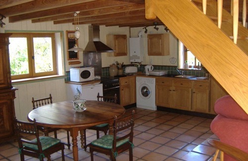 Arfeuilles Cottage | Beautiful English-Style Stone House with Pet-Friendly Amenities