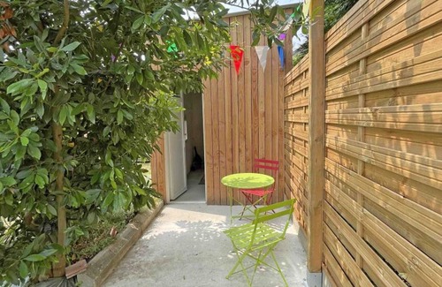 Reveillon Cottage | Gite Réveillon: Family-Friendly Retreat with Spa & Hot Tub