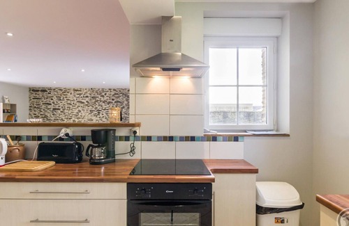 Saint-Lo Cottage | Cozy Gite Saint-Lô with Spa and Kitchen for 4 Guests