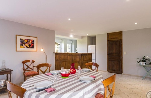 Saint-Lo Cottage | Cozy Gite Saint-Lô with Spa and Kitchen for 4 Guests