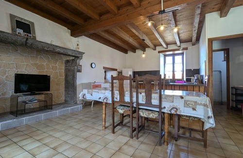 Pinols Cottage | Gite Pinols: Ideal 3-Bedroom Retreat with Top Amenities