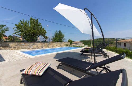 Momjan Villa | Beautiful Villa Duda with Private Pool & Scenic Views
