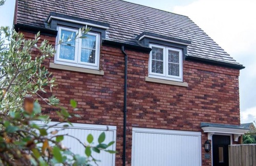 Coleford Apartment | Stylish Studio Apartment Perfect for Short or Extended Stays
