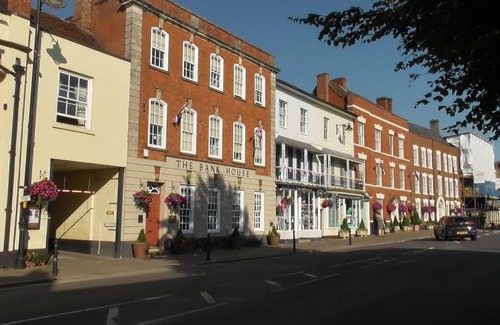 Coleford Apartment | Stylish Studio Apartment Perfect for Short or Extended Stays