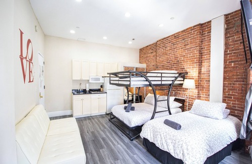 NoMad Apartment | Charming STUDIO apartment with 1 Full Bunk/1 Double beds