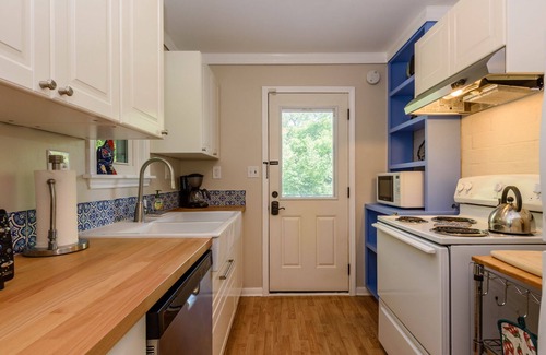 Austin Apartment | Stylish Studio Apartment in East Austin - Steps from Downtown