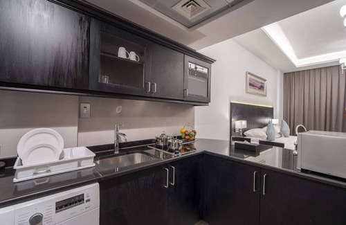 Al Barsha 1 Apartment | Charming Studio Apt Wid Balcony Near Dubai Mall