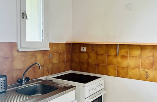 Cambo-les-Bains Apartment | Cozy Studio in Cambo-les-Bains with Spa & Kitchen Access