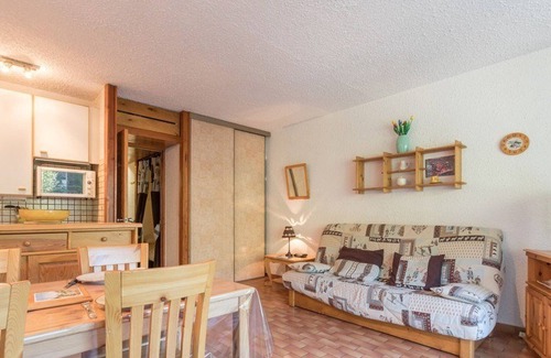 Saint-Chaffrey Apartment | Cozy Studio Flat in Saint-Chaffrey with Lake View