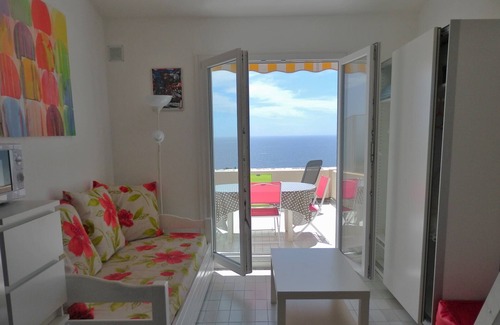 Theoule-sur-Mer Apartment | Cozy Studio Cabin with Ocean View and Pool Access