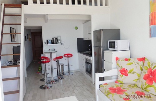 Theoule-sur-Mer Apartment | Cozy Studio Cabin with Ocean View and Pool Access